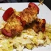 Brochette de poulet mariné et fondue de poireaux